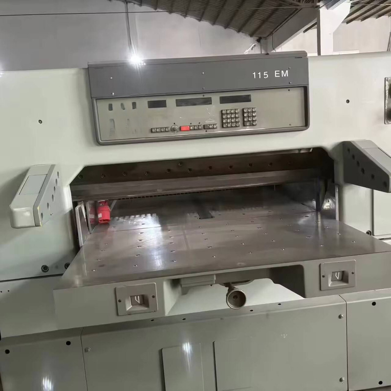 Paper Cutting Guillotine - Gebrauchter Papierschneider, Second-Hand Papierschneidemaschine 115 EM