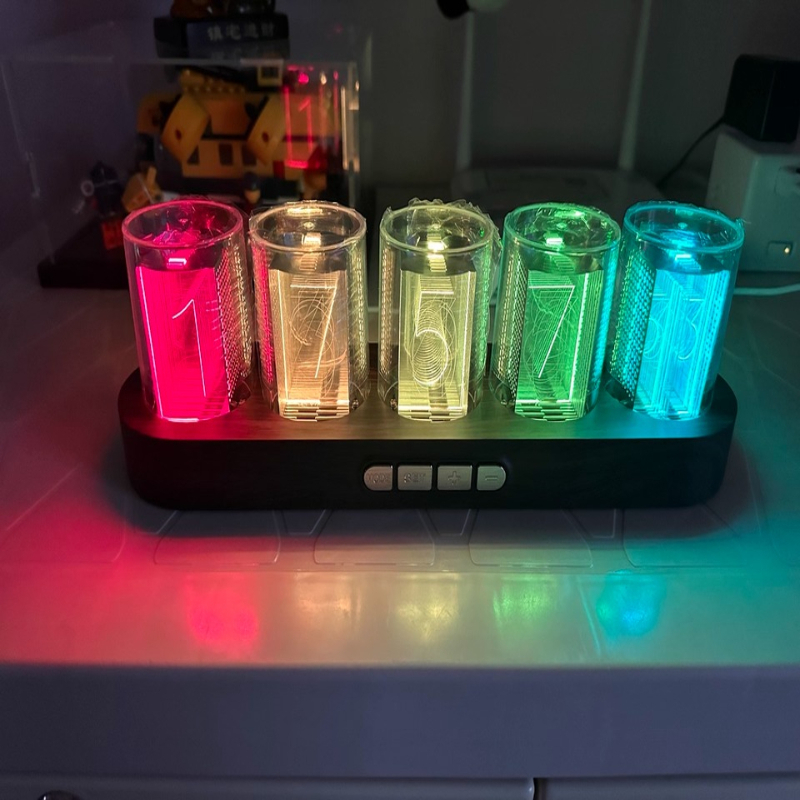 LED Nixie Röhrenuhr RGB Gaming – Office Tech Setup Bewertung und Preis